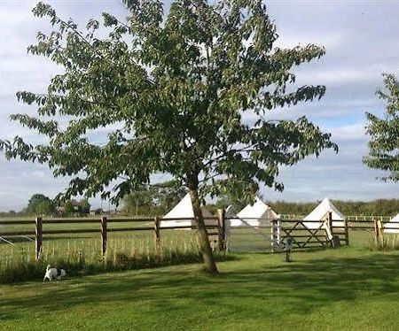 Skipbridge Farm Shepherds Huts Campground Green Hammerton Экстерьер фото