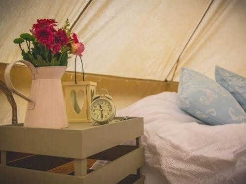 Skipbridge Farm Shepherds Huts Campground Green Hammerton Экстерьер фото