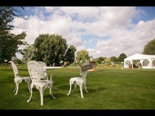 Skipbridge Farm Shepherds Huts Campground Green Hammerton Экстерьер фото