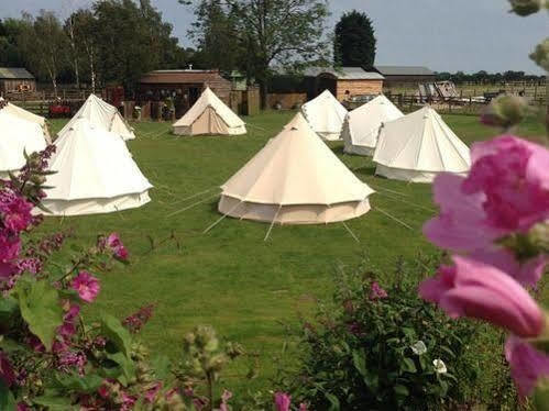 Skipbridge Farm Shepherds Huts Campground Green Hammerton Экстерьер фото